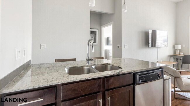 Building Photo - 4300 Cromwell Dr