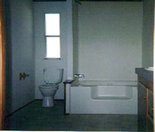 Building Photo - Quiet 3 Bedroom in Burnsville