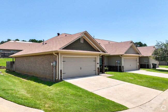 Foto del edificio - Townhomes at Faulkner Park