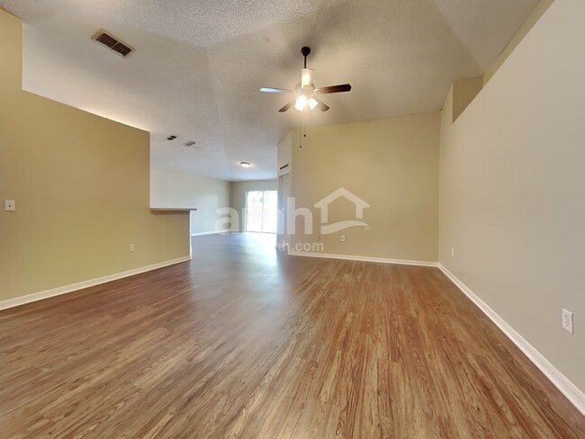Foto del edificio - 7363 Edenfield Park Rd