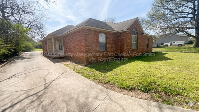 Building Photo - 4806 Park Ave