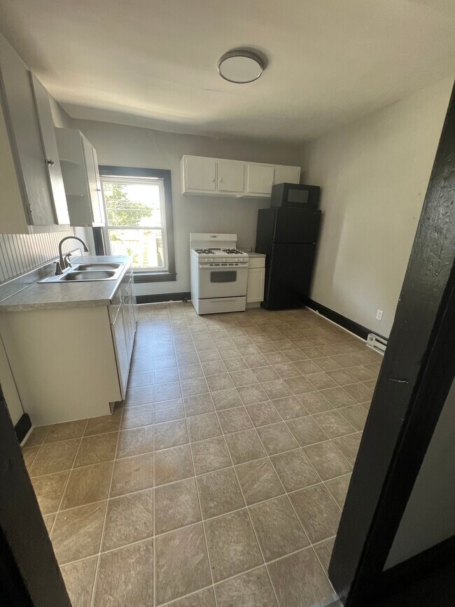 Kitchen - 100 E Locust St