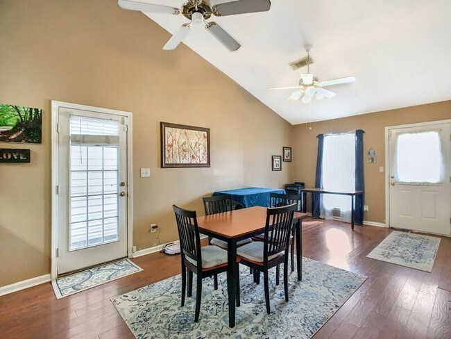 Foto del edificio - 1376 Southern Gardens Dr