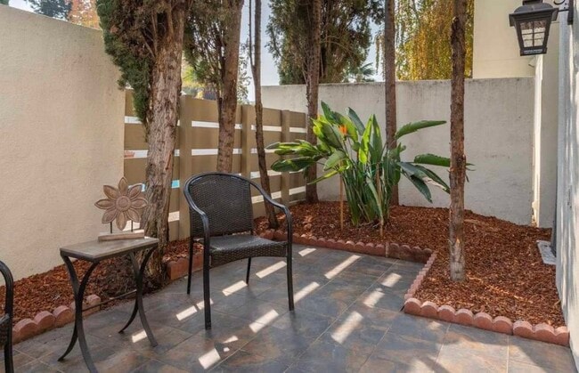 Building Photo - 61 Mozden Ln