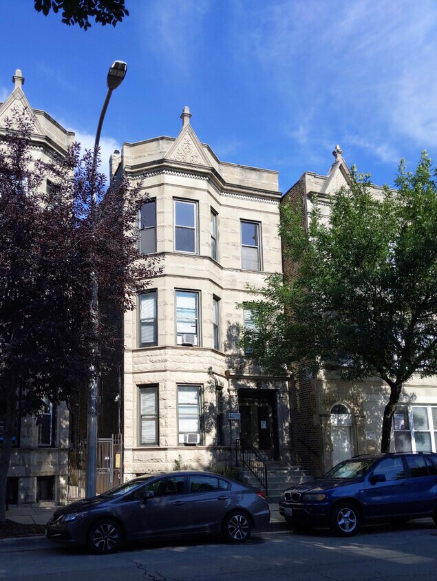 Primary Photo - 1039 S Racine Ave