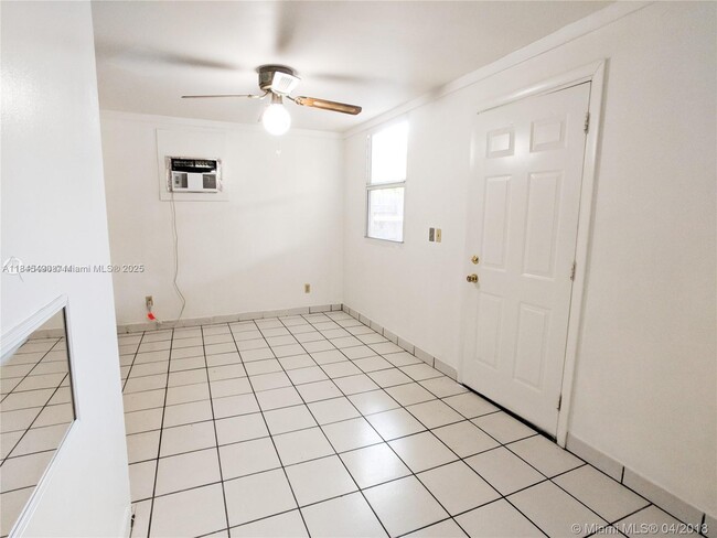 Building Photo - 2433 SW 11th St