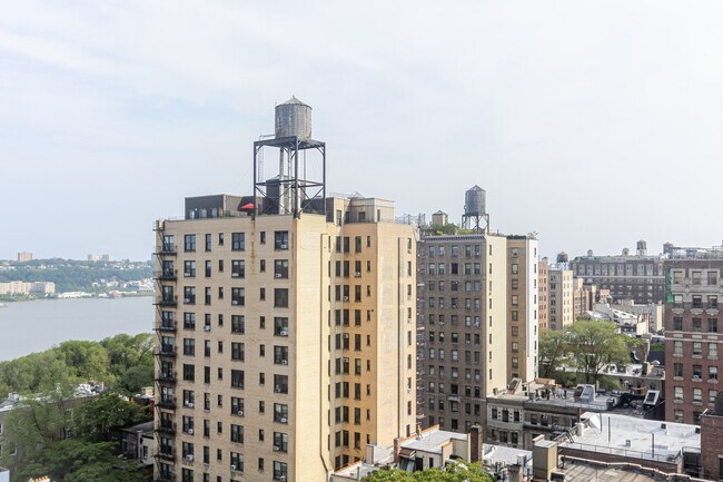 Building Photo - 915 West End Ave