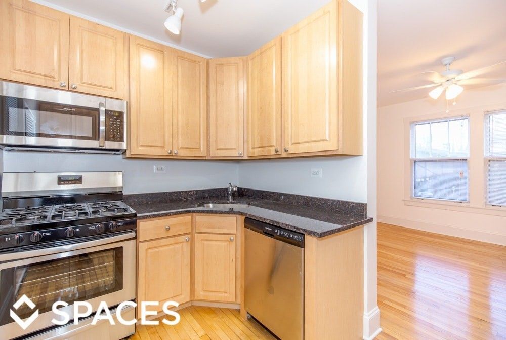 Primary Photo - 3413 N Marshfield Ave