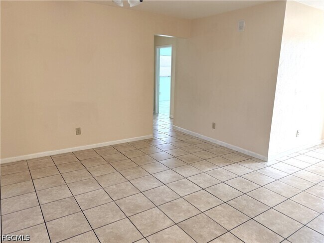 Foto del edificio - 3814 SE 3rd Pl