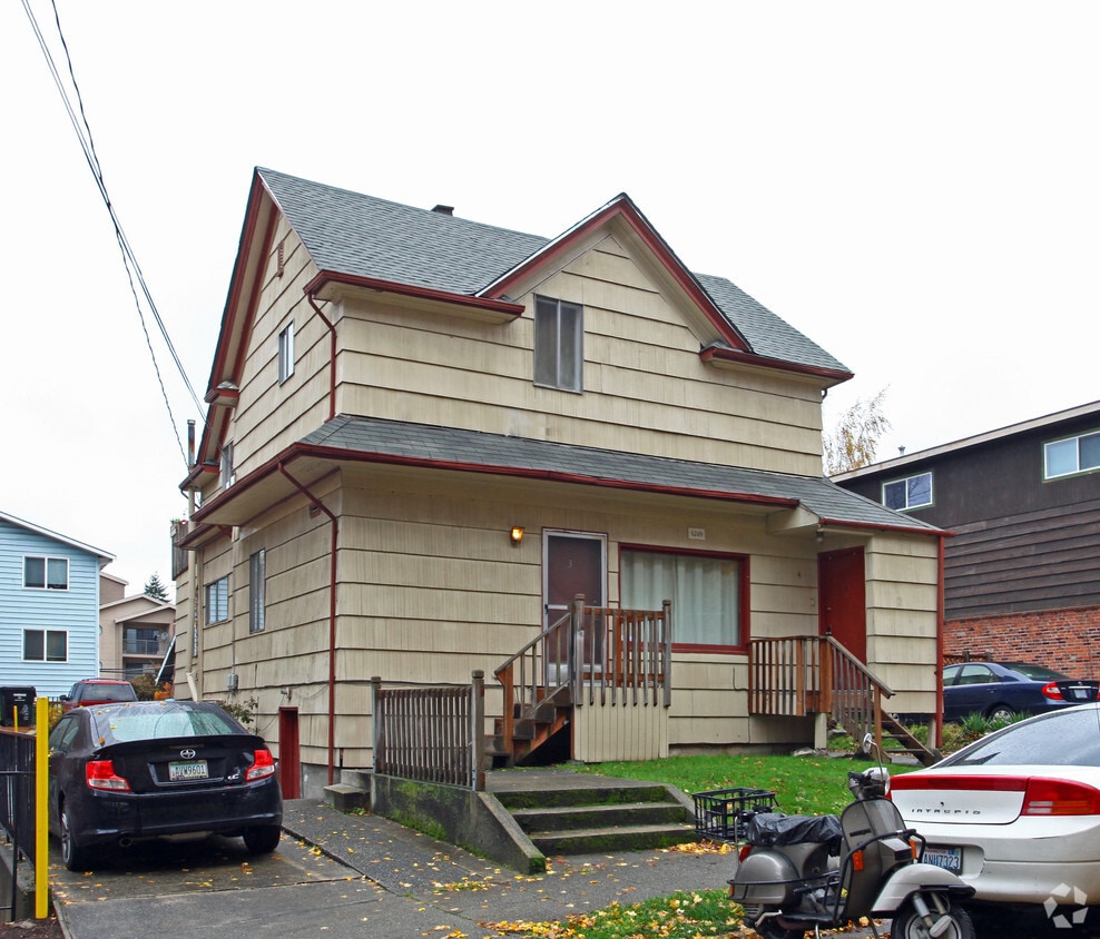 Building Photo - 4249 9th Ave NE