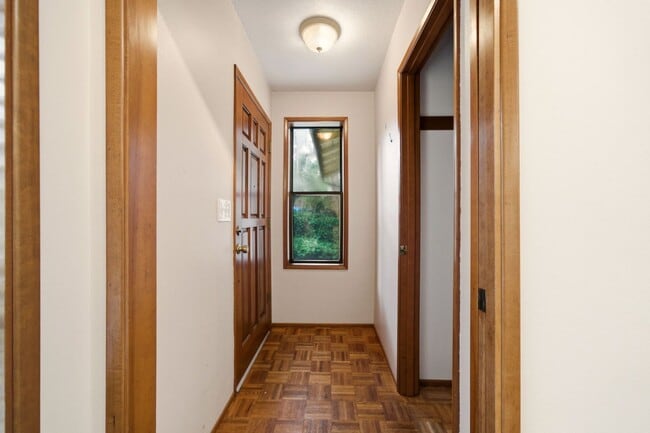 Building Photo - 21979 SW Mandan Dr