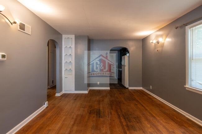 Building Photo - 1625 N Weller Ave