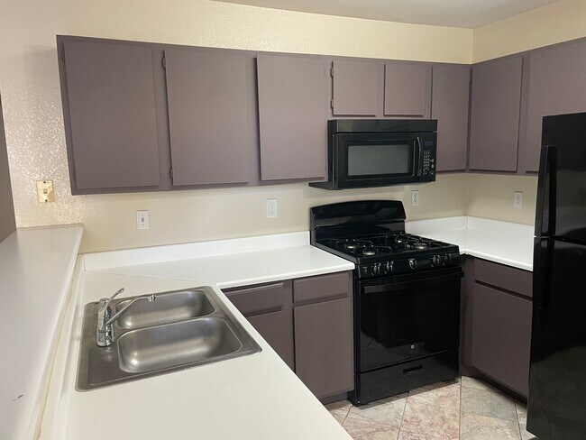 Building Photo - Perfect 2 Bedroom/1 Bathroom