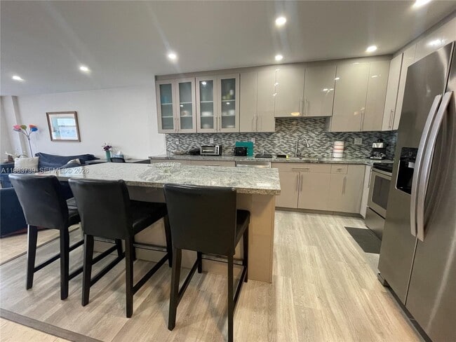 Building Photo - 3725 S Ocean Dr