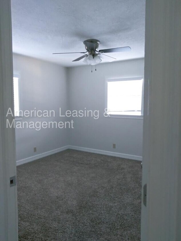 Building Photo - Spacious 2 Bedroom Apartment