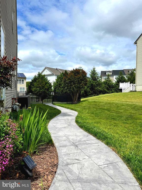 Foto del edificio - 13805 Leaman Farm Rd