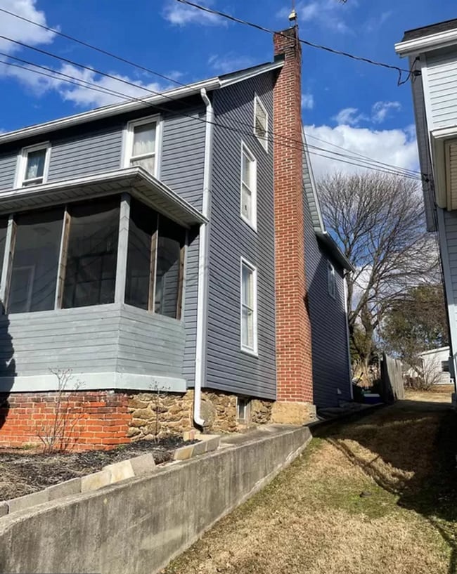 Building Photo - 3 Bedrooms 2.5 bath Home -South Eastern Sc...