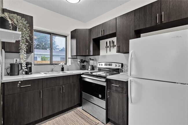 Foto del edificio - 1350 NE 111th St