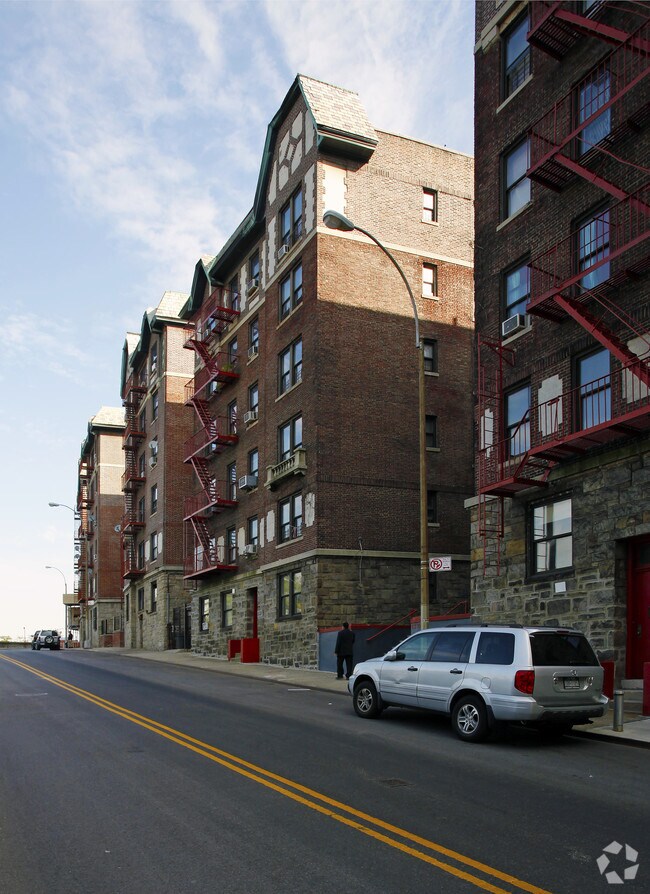 Building Photo - 1326 Riverside Dr