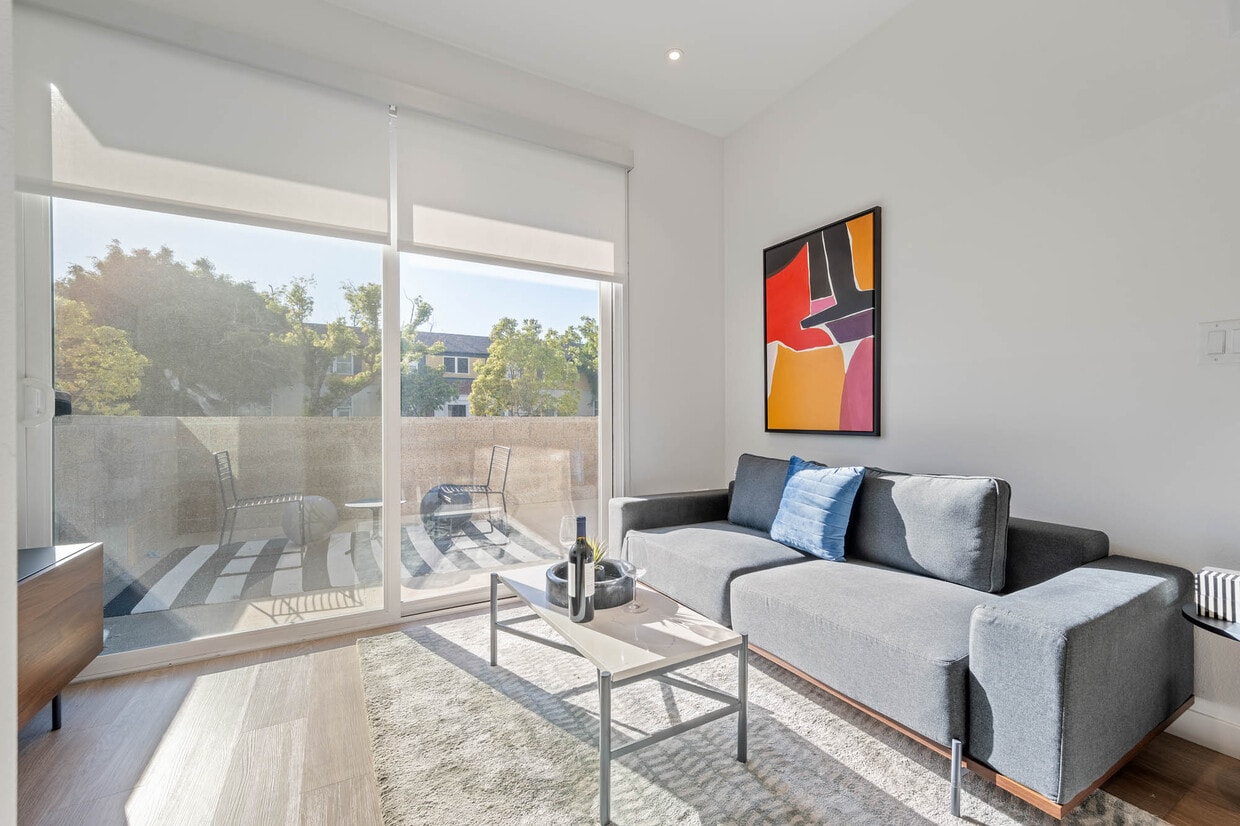 Foto principal - 8820 Belford Ave