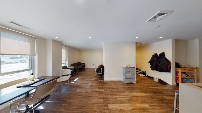Photo - No Brokers Fee, 5 Bed. 2 Full Bathrooms in South End, Eat-in Kitchen, Big Bedrooms, Laundry on a ... Apartment