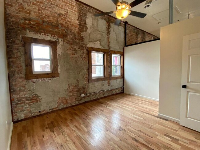 Foto del edificio - 114 E Harrison St