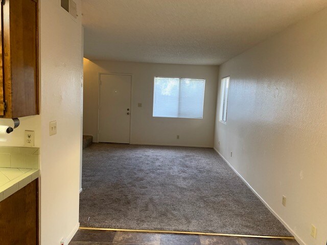 Foto del edificio - 7255 Santa Ysabel Ave