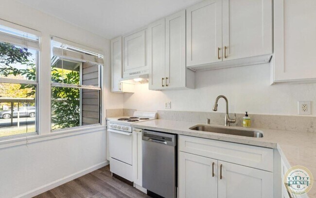 Foto del edificio - Charming & Fully Updated 2 BR | 1 BA Condo in Novato