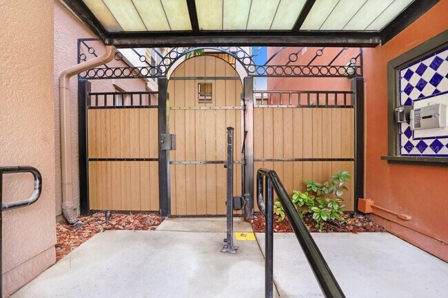 Foto del edificio - 2440 W Horatio St