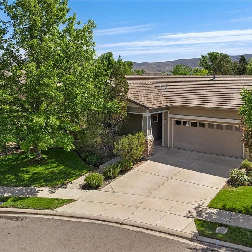 Primary Photo - Welcome to this charming 3-bedroom, 2-bath...