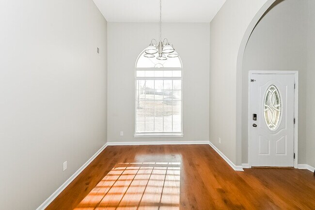 Building Photo - 5333 Doe Ln