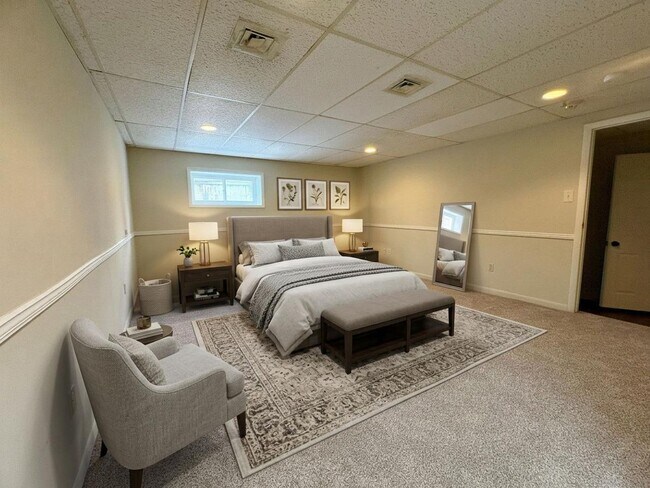 Foto del edificio - 1325 W Poplar St