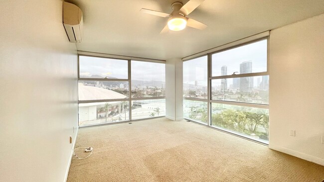 Building Photo - MOVE-IN READY 1 BED/1 BATH/1 PRKG IN 909! ...