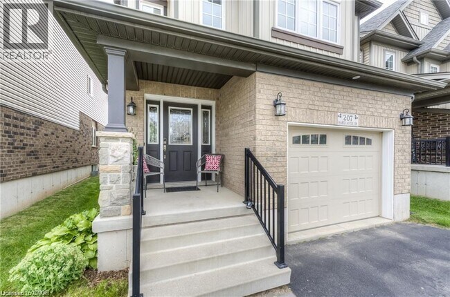 Building Photo - 207 Hardcastle Dr