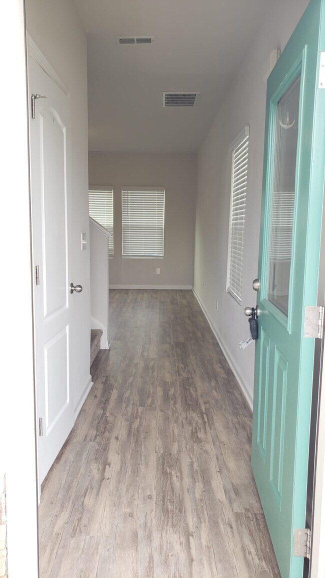Foto del edificio - 2944 Lake Barkley Way