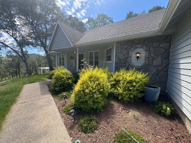 Foto del edificio - 5 acre Country property on North Bank Rd
