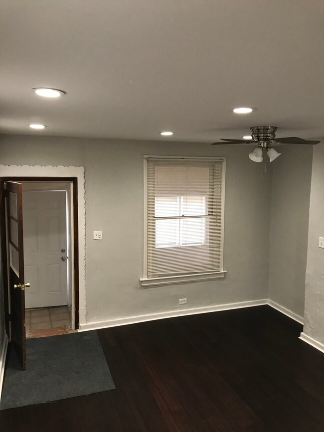 Photo - 6439 Glenmore Ave Townhome