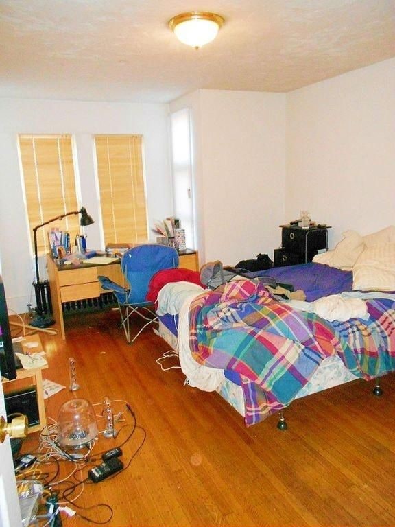 Building Photo - 86 Linden St