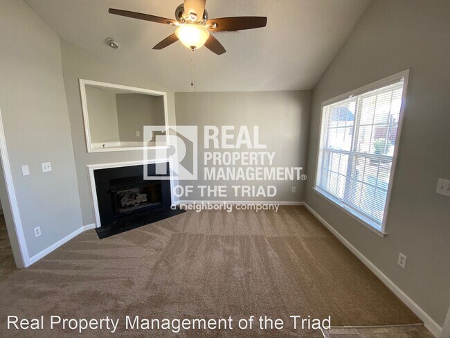 Building Photo - 4 br, 2 bath House - 4600 Summit Ave #B