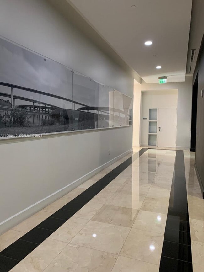 Foto del edificio - 350 NE 24th St