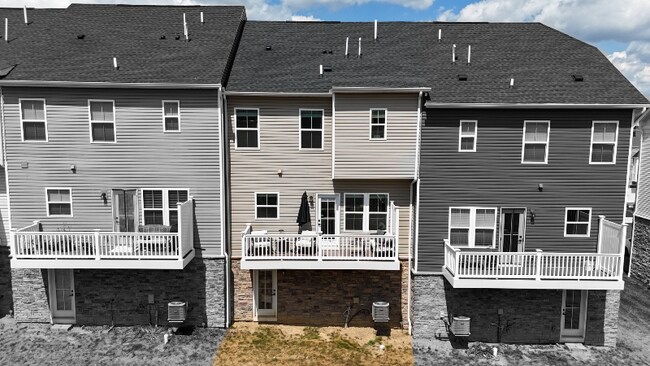 Foto del edificio - 114 Lupine Dr