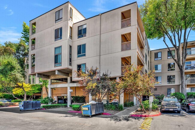 Foto del edificio - 470 N Civic Dr