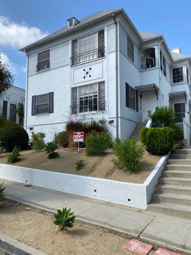 4333 Clarissa Ave Unit Upstairs, Los Angeles, CA 90027 Apartments in