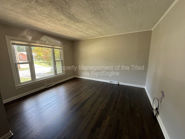 Foto del edificio - 2700 Brightwood Ct
