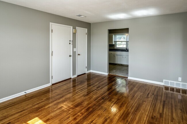 Building Photo - 4732 S 77th Ave