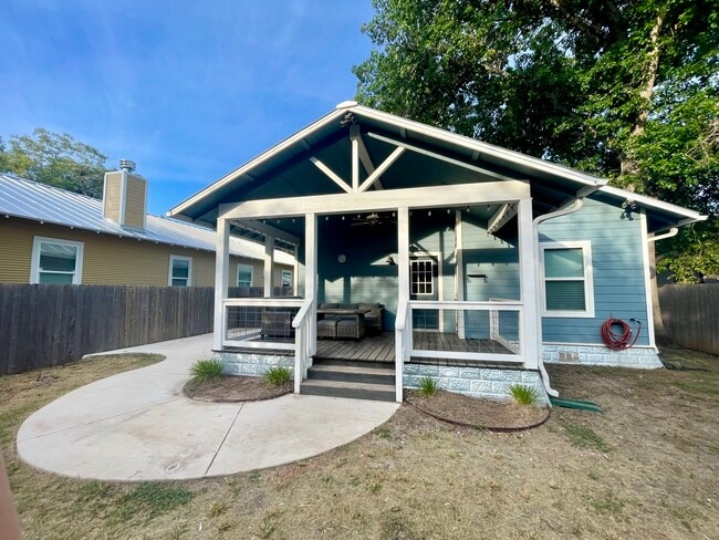 Parte trasera de la casa - 417 S Washington Ave