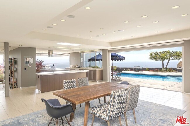 Foto del edificio - 16722 Charmel Ln