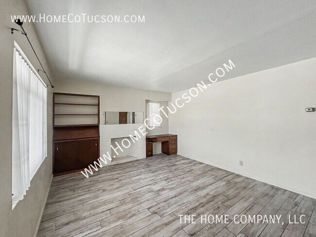 Building Photo - 4531 E 8th St