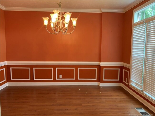 Building Photo - 460 Shawcroft Rd