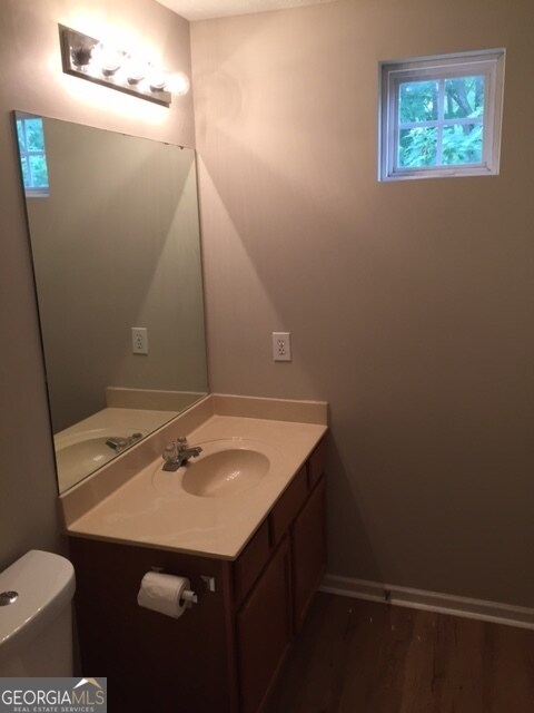Building Photo - 423 Royal Oak Dr